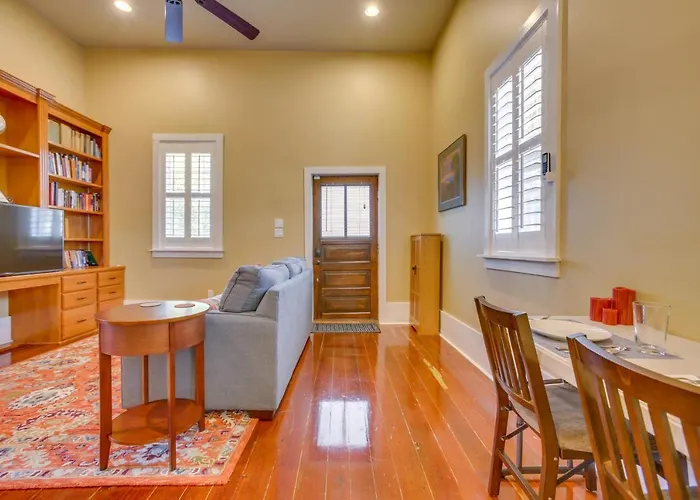 Cozy New Orleans Getaway Near Magazine Street!